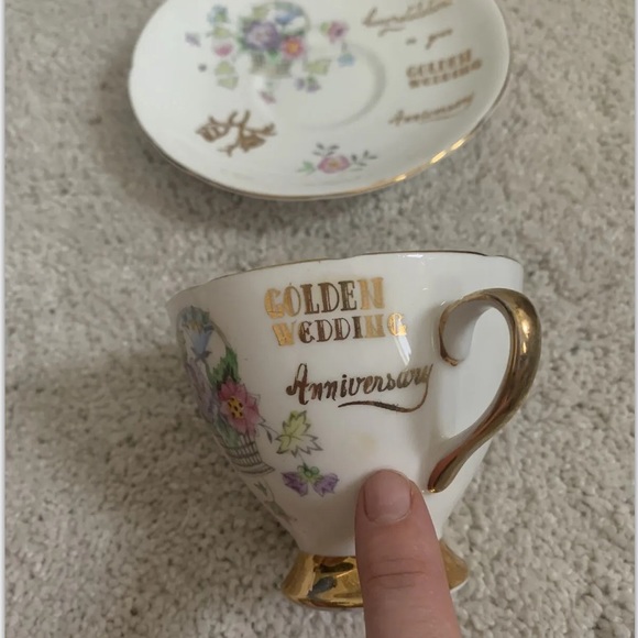 Vintage 1980’s Gladstone Bone China Golden Wedding Teacup and saucer - Picture 4 of 10